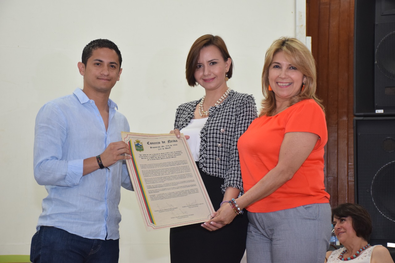 El Concejo de Neiva a través de su presidente Felipe Hernández, también entregó exaltación.